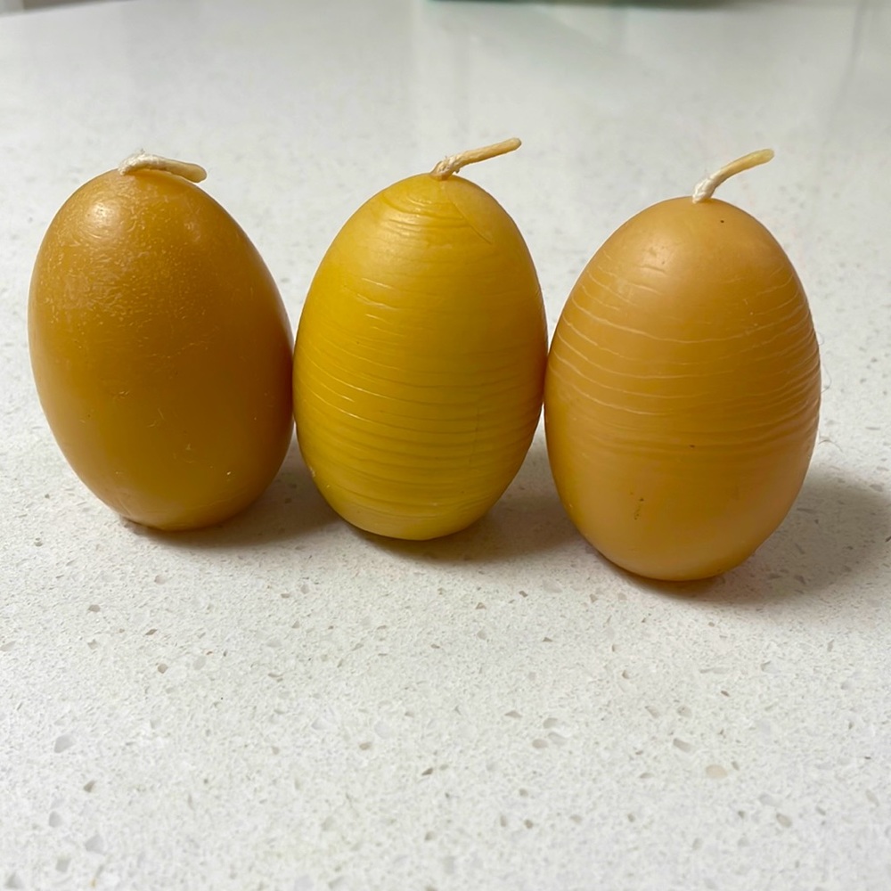 Set of 3 egg shaped 100% beeswax candles - Easter decoration